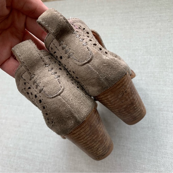 ANTHROPOLOGIE Jeffrey Campbell "Rosalee" Booties Suede Perforated Western Size 7 - Picture 4 of 10